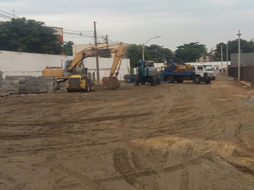 Setor leste da Arena da Ilha no último sábado: obras ainda longe do fim (Foto: GloboEsporte.com)