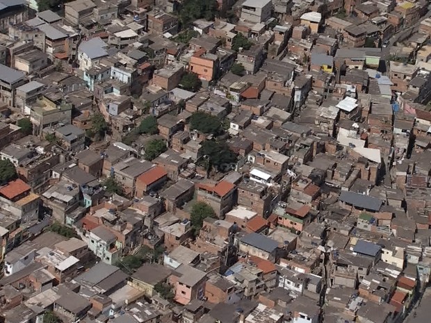 Tiroteios intensos são registrados nos últimos dias no Aglomerado da Serra, em BH, PM diz que há guerra entre gangues na favela (Foto: Reprodução/TV Globo)