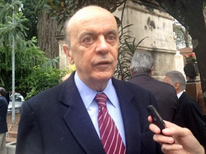 Ex-governador José Serra no enterro de Mesquita (Foto: Nathália Duarte/G1) Ex-governador José Serra no enterro de Mesquita (Foto: Nathália Duarte/G1)