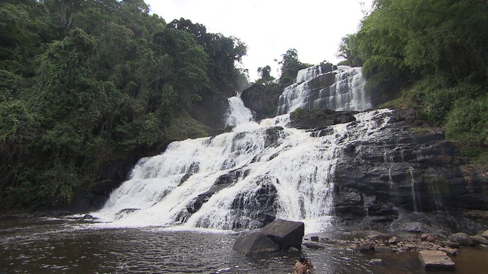 A cachoeira da Pancada Grande, no baixo sul baiano: mais de 61 metros  (Foto: TV Bahia)