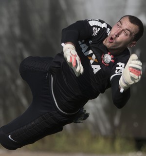 Operado, goleiro Walter inicia fase de recuperação no CT do Corinthians