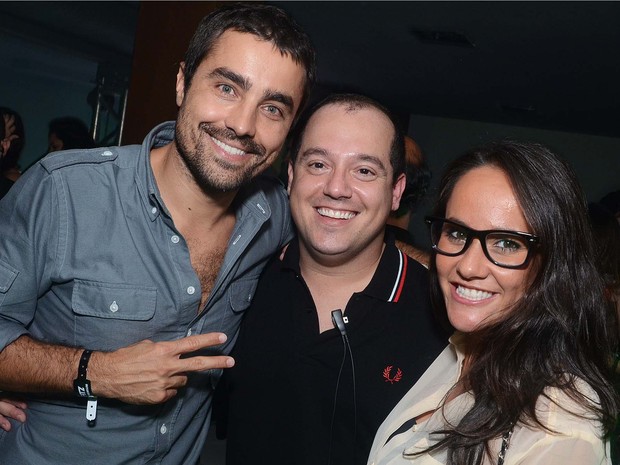 Ricardo Pereira e sua esposa com o produtor Michel Diamant (Foto: Ari Kaye/ Divulgação)