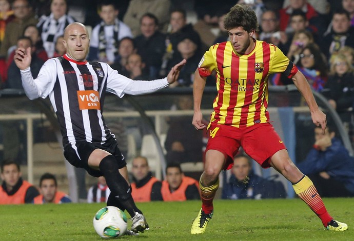 Marcos Rodríguez e Sergi Roberto, Cartagena x Barcelona (Foto: EFE) Marcos Rodríguez e Sergi Roberto, Cartagena x Barcelona (Foto: EFE)