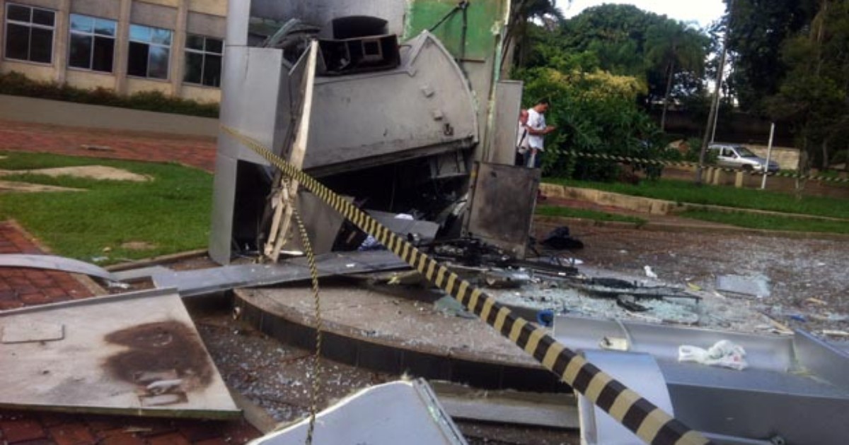 Caixa eletrônico é explodido no Centro de São Sebastião do Paraíso - Globo.com