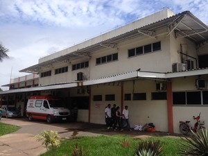 Vítima está internada no Hospital de Emergências em Macapá (Foto: Abinoan Santiago/G1)
