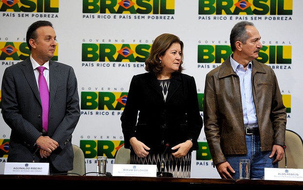 Aldo Rebelo com Miriam Belchior e Aguinaldo Ribeiro em Brasília Copa 2014 (Foto: Pedro Ladeira / Ag. Estado)