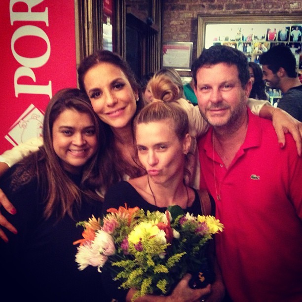 Preta Gil, Ivete Sangalo, Dito e Carolina Dieckmann em churrascaria no Rio (Foto: Instagram/ Reprodução)