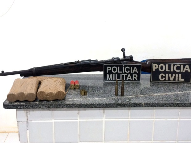 Arma, munição e dinamites estavam em poder dos criminosos (Foto: Divulgação / PM-MA)
