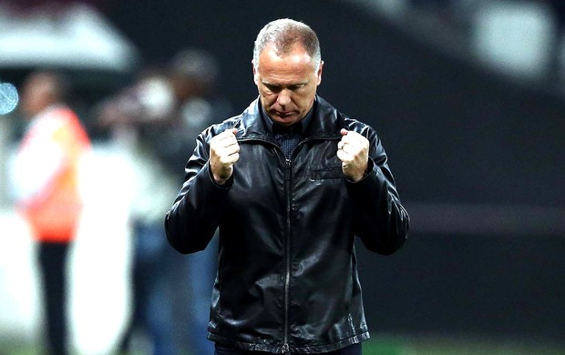 Para comentarista, vitória tira peso, mas Corinthians precisa melhorar