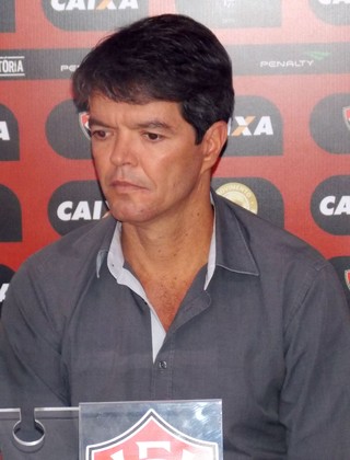 Felipe Ximenes; Vitória (Foto: Thiago Pereira)