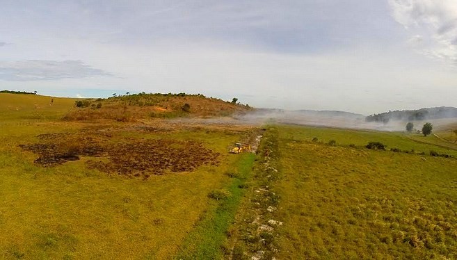 Incêndio em Rio das Ostras (Foto: Gabriel Sales/Secom Rio das Ostras)