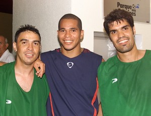 alex dias ao lado de fernandão e aloísio, no goiás (Foto: Wagnas Cabral / O Popular)