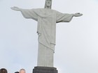 Kim Kardashian e Kanye West têm dia de turista no Rio com visita ao Cristo e a quadra de escola de samba