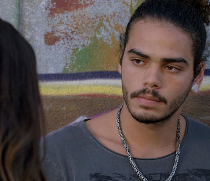 O garoto diz que fugiu para ficar longe dela (Foto: TV Globo)