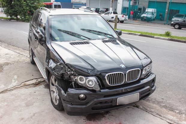 Carro do cantor Renner (Foto: Marco Ambrosio/AGNews)