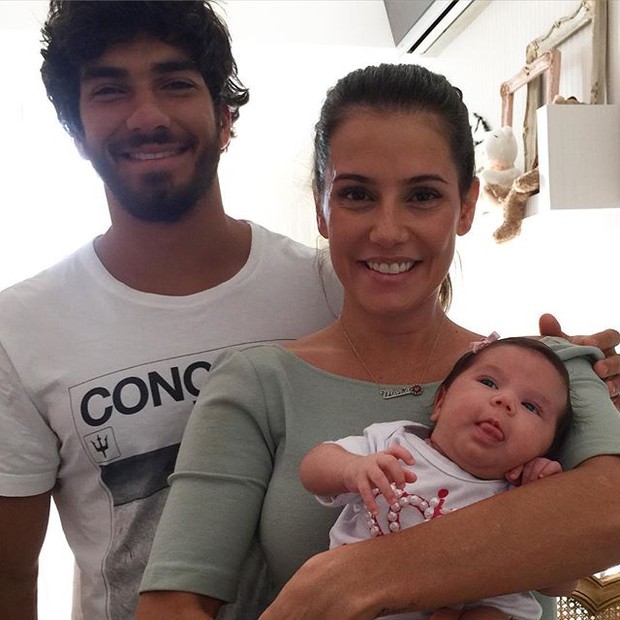 Hugo Moura, Deborah Secco e Maria Flor (Foto: Reprodução/Instagram)