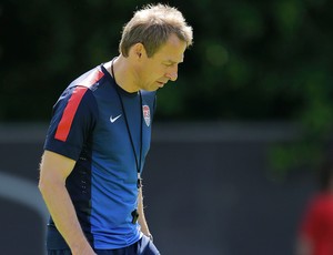 Jurgen Klinsmann no treino dos Estados Unidos em São Paulo (Foto: AP)