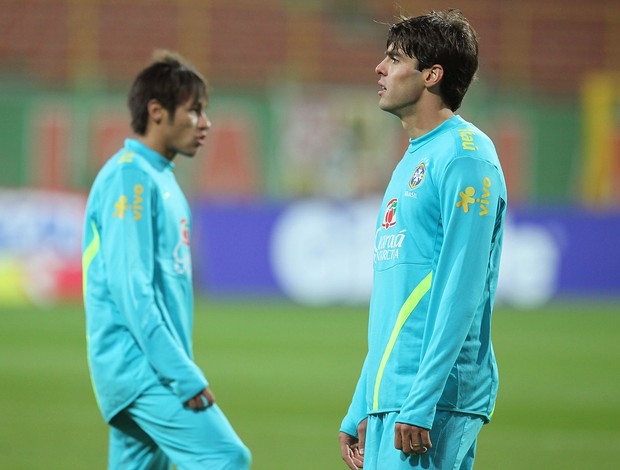 Kaká e Neymar no treino da seleção brasileira (Foto: Mowa Press)