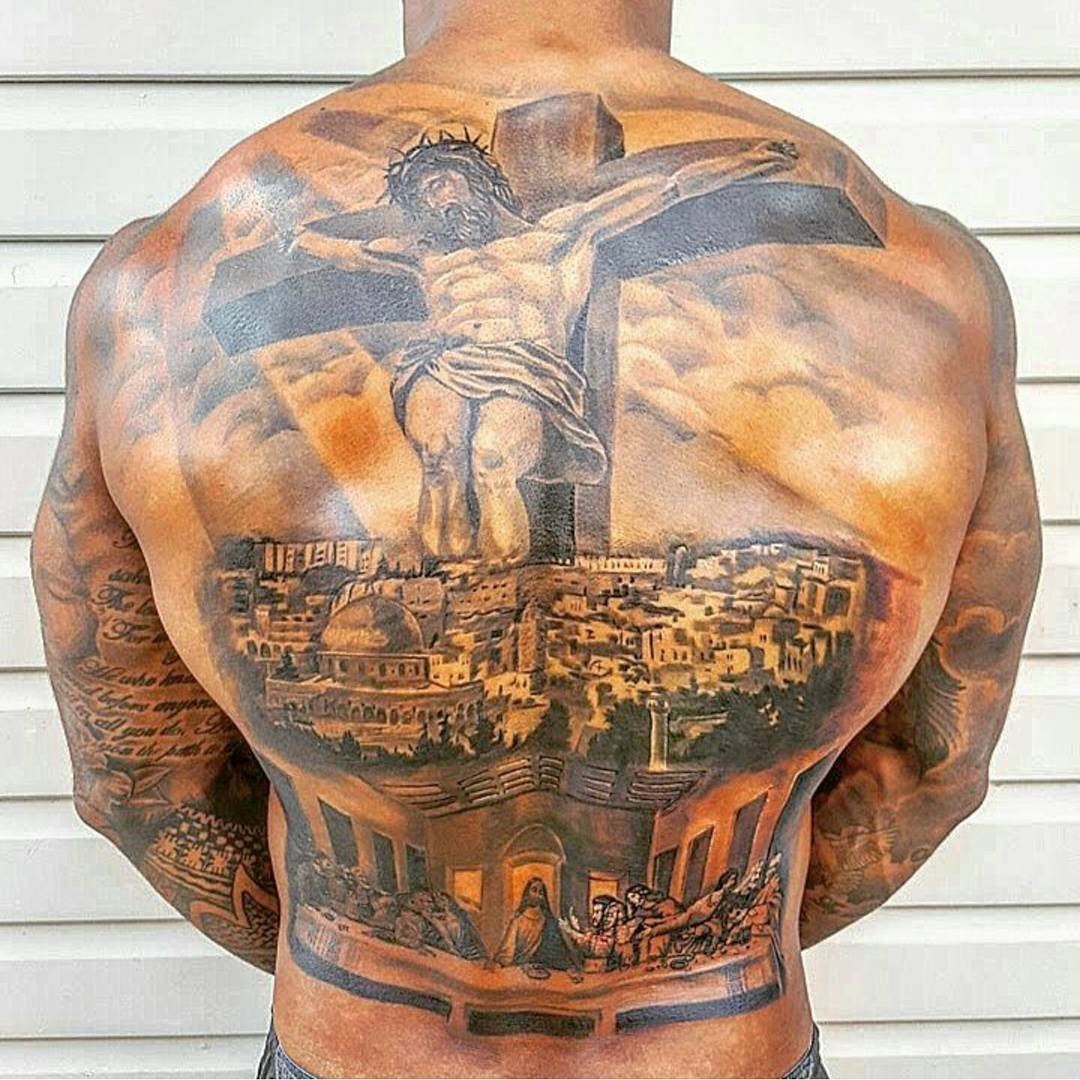 A  'Tatuagem nas costas finalmente pronta', disse o atleta nas redes 