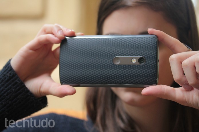Moto X Play tem câmera traseira de 21 megapixels (Foto: Lucas Mendes/TechTudo)