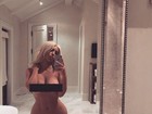 Kim Kardashian posta selfie sem roupa: 'eu não tenho nada para usar'