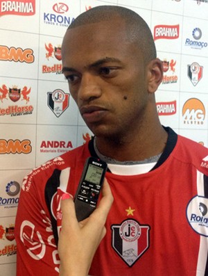 Marcus Vinícius é apresentado no Joinville (Foto: Divulgação / JEC) - img_4877