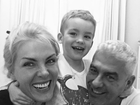 Ana Hickmann posta selfie sorridente com o marido e o filho: 'Bom dia'
