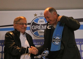 Felipão cumprimenta presidente do Grêmio Fábio Koff (Foto: Diego Guichard/GloboEsporte.com)