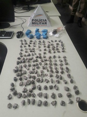 Apreensão de maconha em São João del Rei (Foto: Polícia Militar/Divulgação)