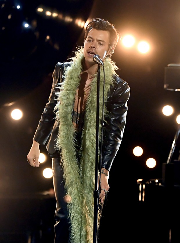 Harry Styles se apresenta no Grammy 2021 (Foto: Getty Images)