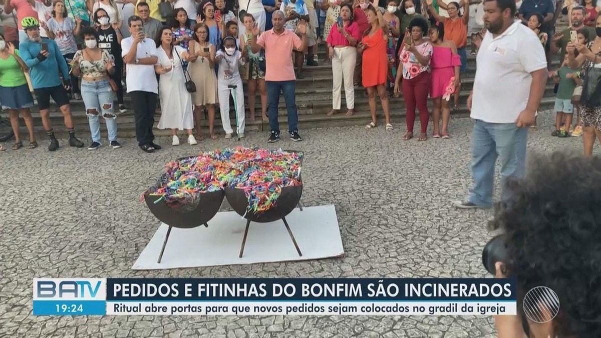 Pedidos e fitinhas do Senhor do Bonfim são incinerados em ritual na