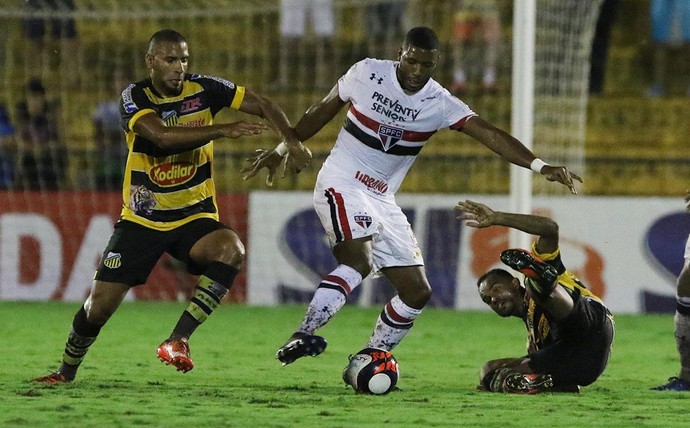 Jucilei, volante do São Paulo (Foto: Rubens Chiri / saopaulofc.net)