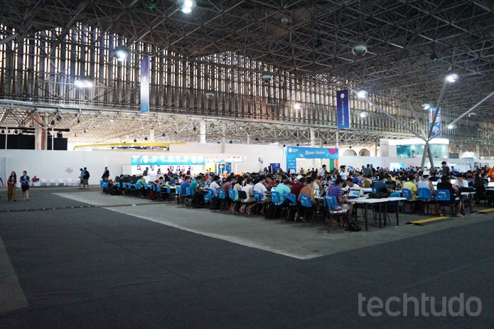 Campuseiros começam a dominar áreas da arena da Campus Party 2014 (Foto: Melissa Cruz/TechTudo) Campuseiros começam a dominar áreas da arena da Campus Party 2014 (Foto: Melissa Cruz/TechTudo)