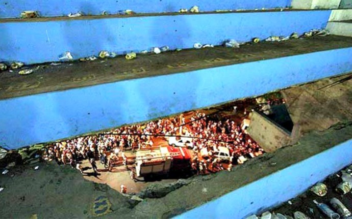 Queda de parte da arquibancada da Fonte Nova resultou na morte de sete torcedores em 2007 (Foto:  Futura Press)