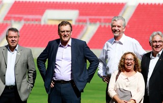 visita do secret&aacute;rio-geral da FIFA, J&eacute;r&ocirc;me Valcke, ao Beira-Rio (Foto: Reuters)