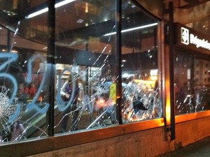 Estação Brigadeiro do metrô foi depredada durante a passagem dos msnifestantes pela Av. Paulista (Foto: Ana Carolina Moreno/G1)