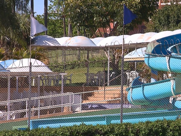 Menina se afogou em uma das piscinas do parque aquático na tarde de sexta-feira (18) (Foto: Reprodução RPC)