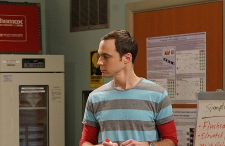 Sheldon Cooper é atualmente o maior nerd da TV. Em 'The Big Bang Theory', ele está sempre acompanhado de outros amigos geeks: Leonard, Howard e Rajesh Reprodução