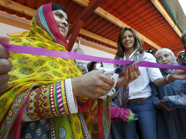 Malala Yousafzai comemorou seu aniversário de 18 anos no Líbano neste domingo (12)abrindo uma escola para garotas sírias refugiadas (Foto: Reuters/Jamal Saidi)