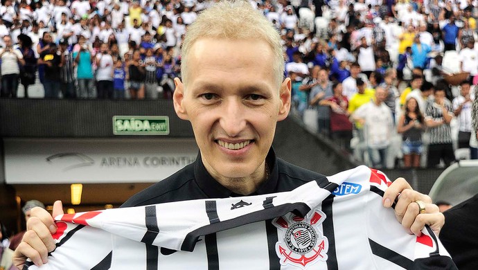 Galvão recebe o padre Marcelo Rossi e Leonardo Silva no 