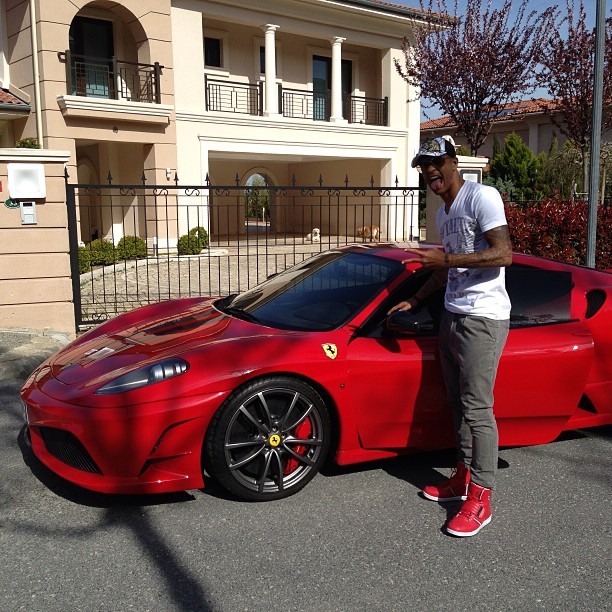 Felipe Melo passeia em sua Ferrari (Foto: Reprodução Instagram)