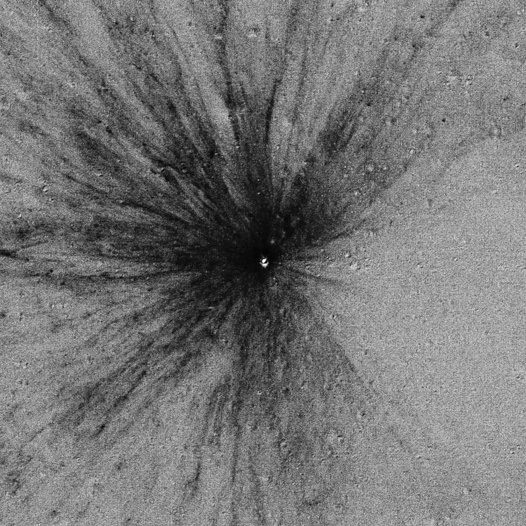 Imagem mostra nova cratera de 12 metros na Lua  (Foto: NASA/GSFC/Arizona State University)