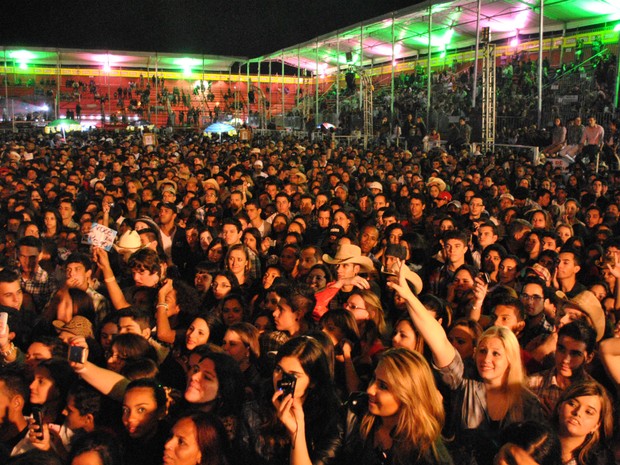 Organizadores afirmam que mais de 10 mil pessoas comparecem ao evento todas as noites. (Foto: Elton Rodrigues/TV Tem)