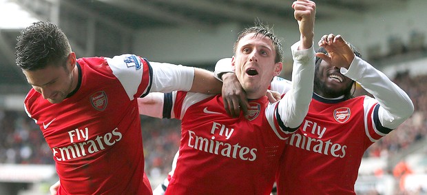 Monreal jogo Arsenal e Swansea (Foto: Reuters)