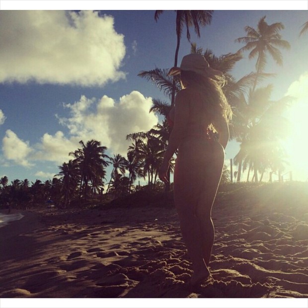 Mulher Melão na Praia do Forte, na Bahia (Foto: Reprodução/Instagram)