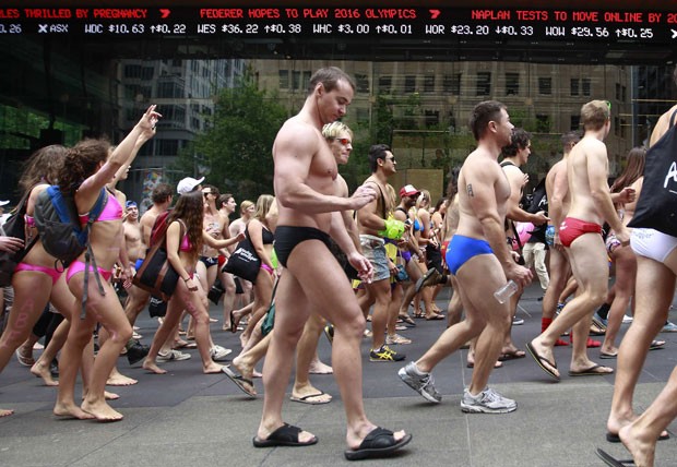 Parada 'Strut the Streets' foi realizada nesta sexta-feira em Sydney (Foto: Daniel Munoz/Reuters) Parada 'Strut the Streets' foi realizada nesta sexta-feira em Sydney (Foto: Daniel Munoz/Reuters)