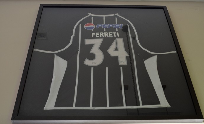 Ferreti camisa Corinthians (Foto: Danilo Sardinha/GloboEsporte.com)