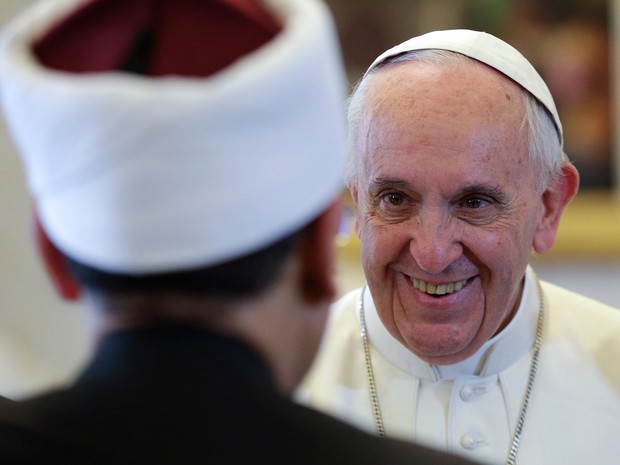 O Papa Francisco recebe o imã Ahmed el-Tayyib no Vaticano (Foto: Max Rossi/AP) O Papa Francisco recebe o imã Ahmed el-Tayyib no Vaticano (Foto: Max Rossi/AP)