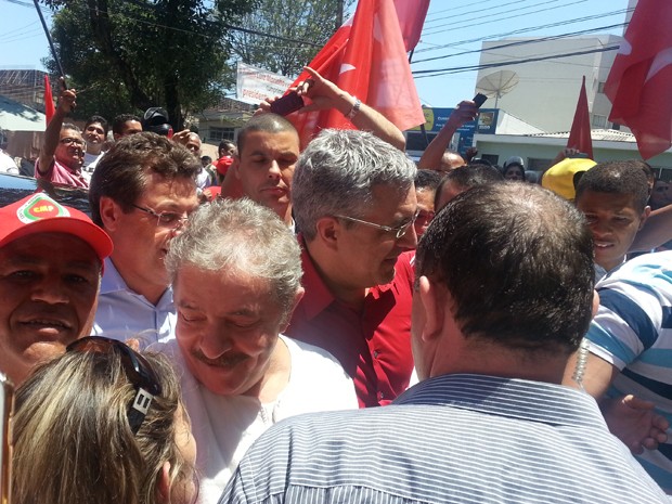 Lula chega para votar nas eleições do PT acompanhado de Alexandre Padilha (Foto: Mariana Palma/ G1)
