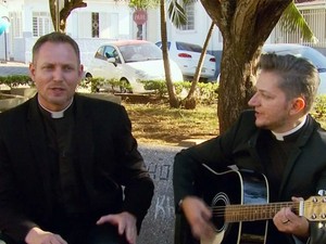 Padres gravaram disco em São Sebastião do Paraíso (MG)  (Foto: Luciano Tolentino/ EPTV)